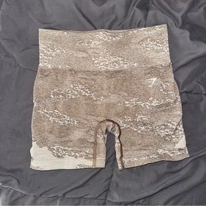 Gymshark Adapt Camo Seamless Shorts - Pebble
Grey/Soul Brown